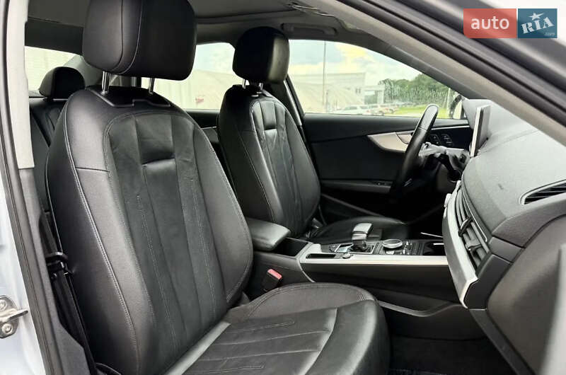 Седан Audi A4 2015 в Ровно