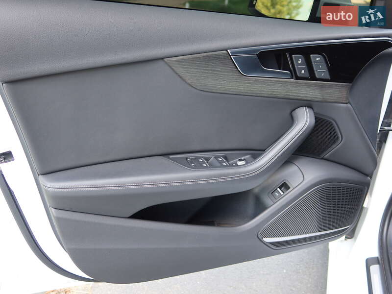 Седан Audi A4 2022 в Киеве