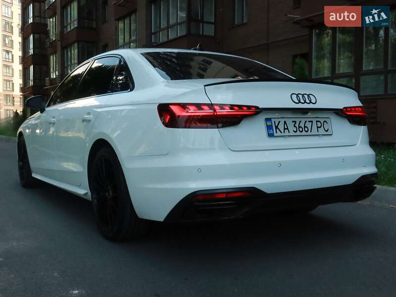 Седан Audi A4 2022 в Киеве