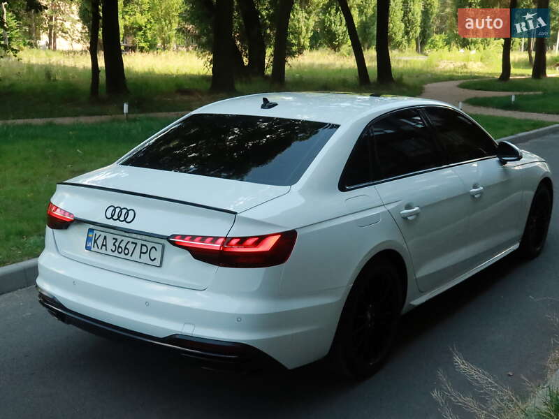 Седан Audi A4 2022 в Киеве