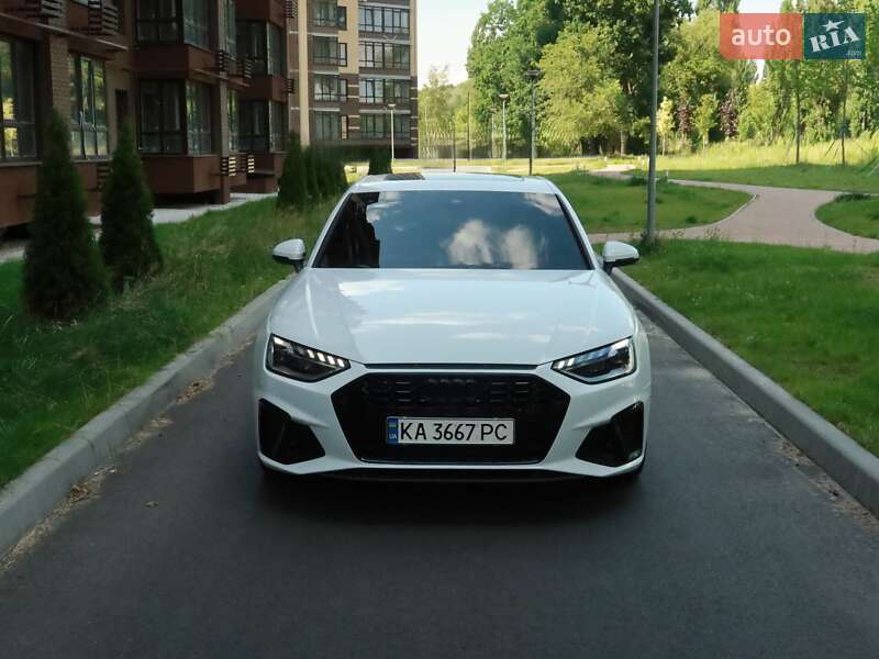 Седан Audi A4 2022 в Киеве