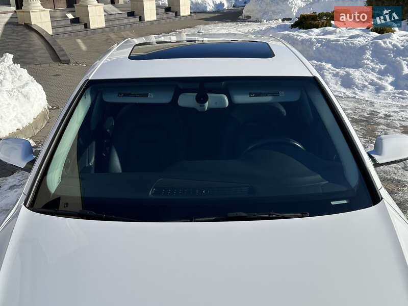 Седан Audi A4 2015 в Стрые