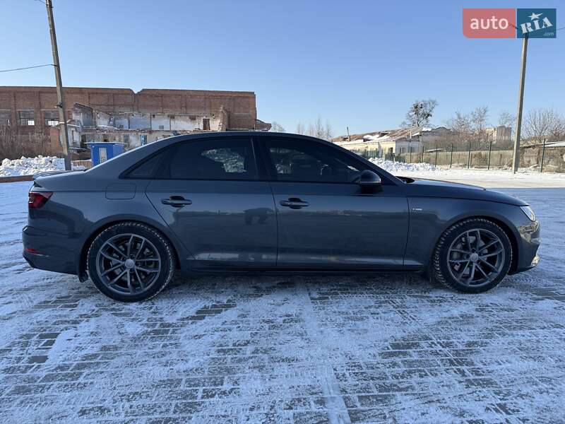 Седан Audi A4 2019 в Ромнах