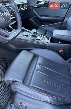 Седан Audi A4 2019 в Ромнах