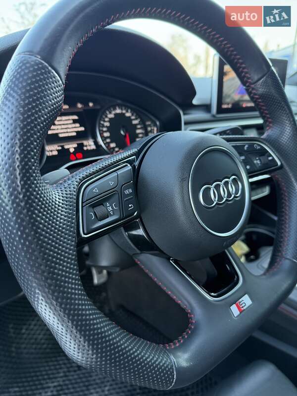 Седан Audi A4 2019 в Ромнах