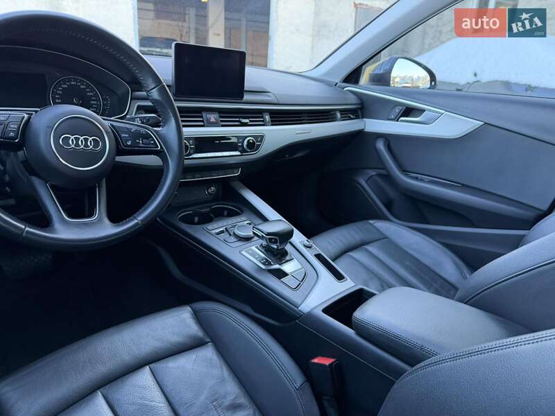 Седан Audi A4 2019 в Львові