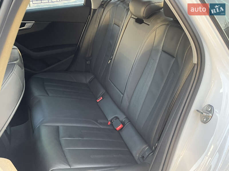 Седан Audi A4 2016 в Киеве