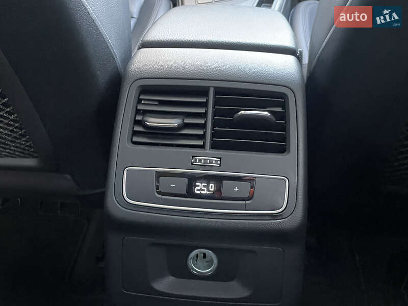 Седан Audi A4 2016 в Киеве