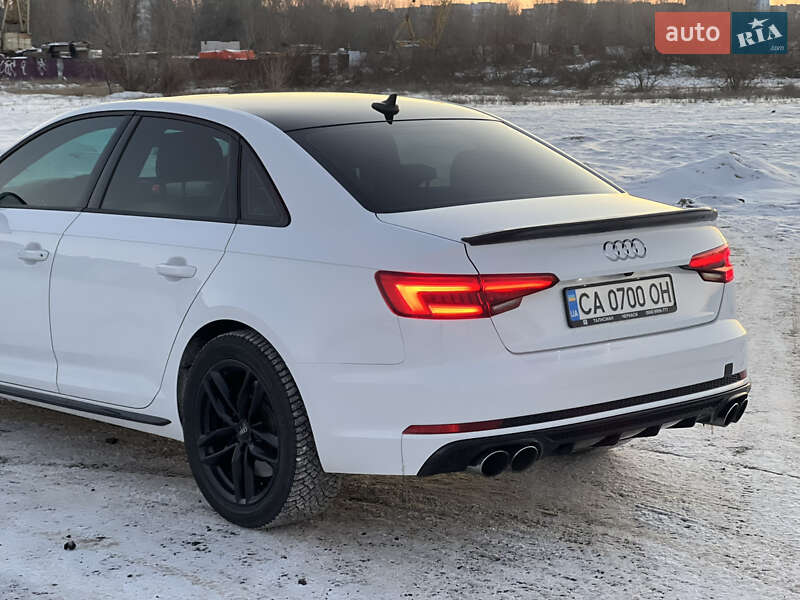 Седан Audi A4 2016 в Черкасах