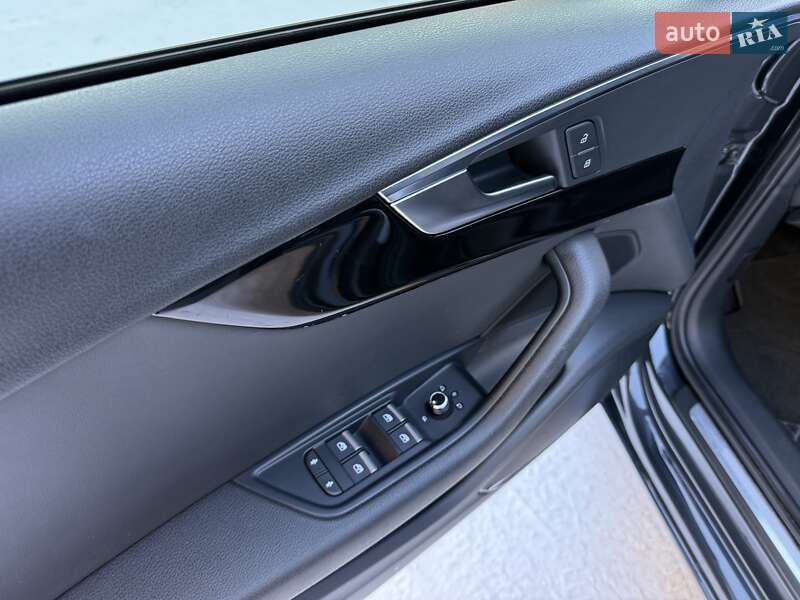 Седан Audi A4 2016 в Рівному