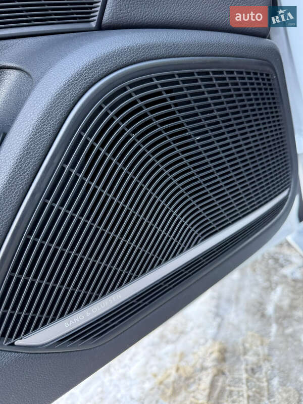 Седан Audi A4 2019 в Львове