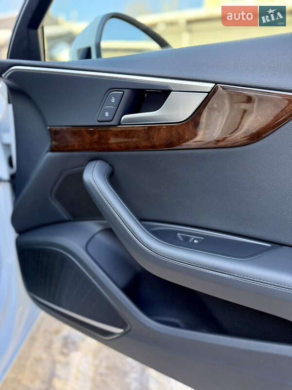 Седан Audi A4 2019 в Львове