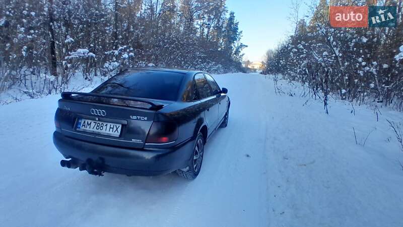 Седан Audi A4 1997 в Кременці