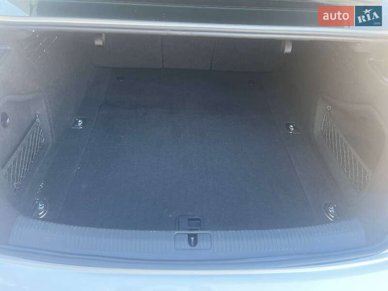 Седан Audi A4 2017 в Киеве фото 20 Седан Audi A4 2017 в Киеве