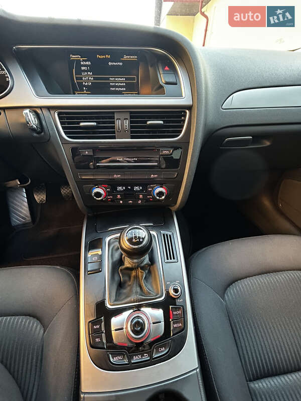 Седан Audi A4 2014 в Мукачевому