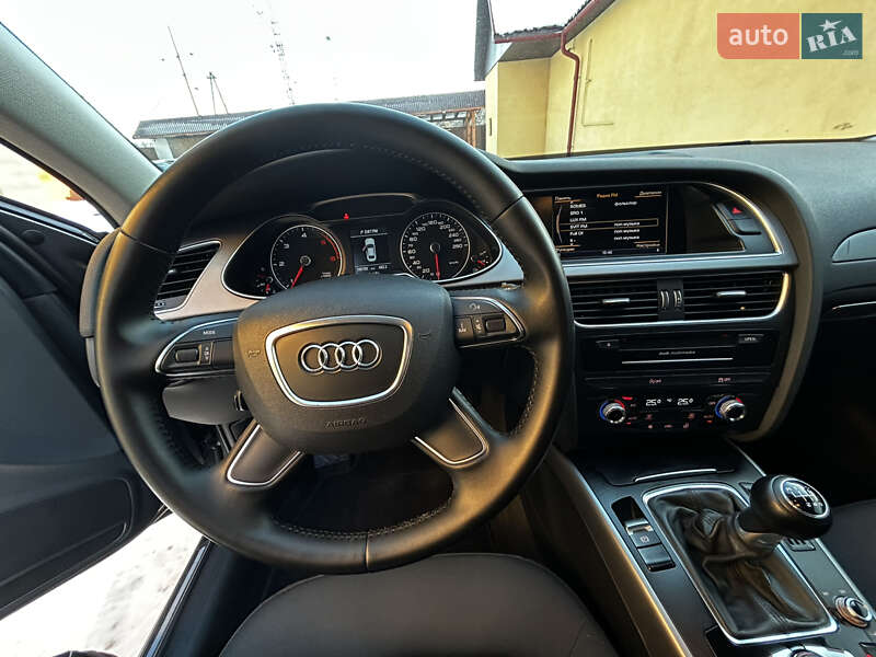 Седан Audi A4 2014 в Мукачевому
