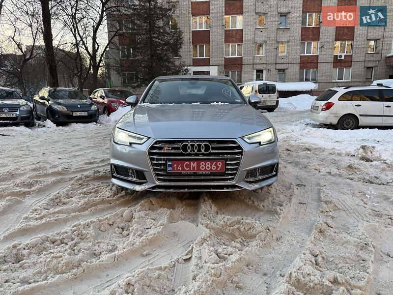 Седан Audi A4 2018 в Львові
