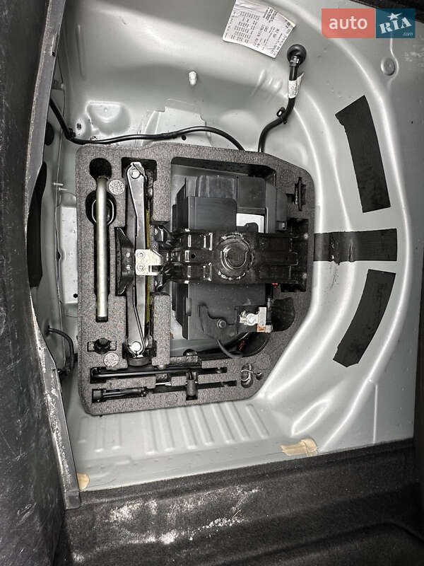 Седан Audi A4 2013 в Сарнах