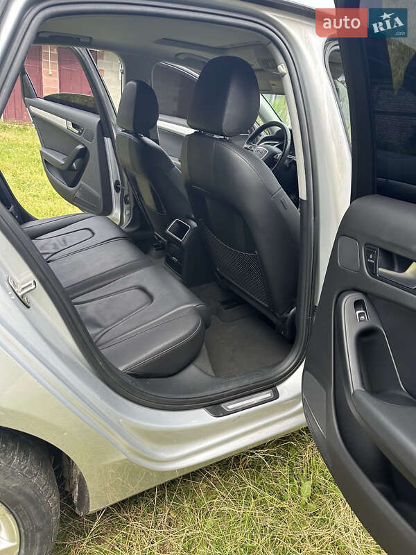 Седан Audi A4 2013 в Сарнах