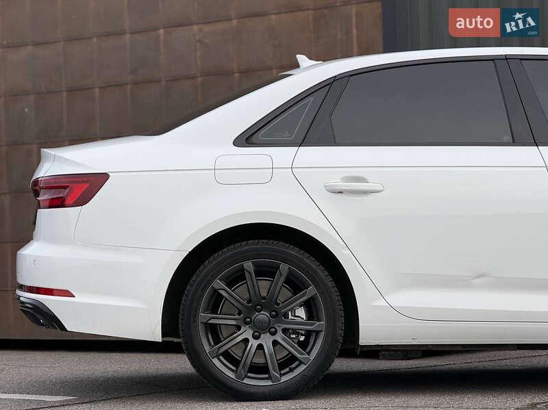 Седан Audi A4 2019 в Киеве