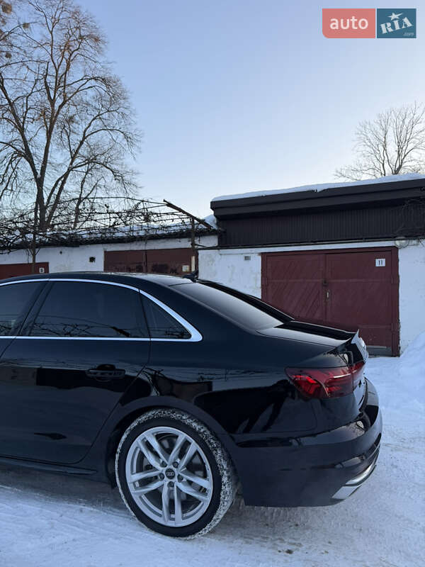 Седан Audi A4 2023 в Ивано-Франковске