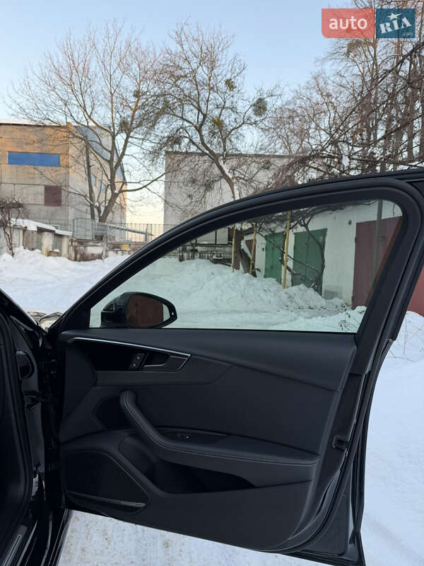 Седан Audi A4 2023 в Ивано-Франковске