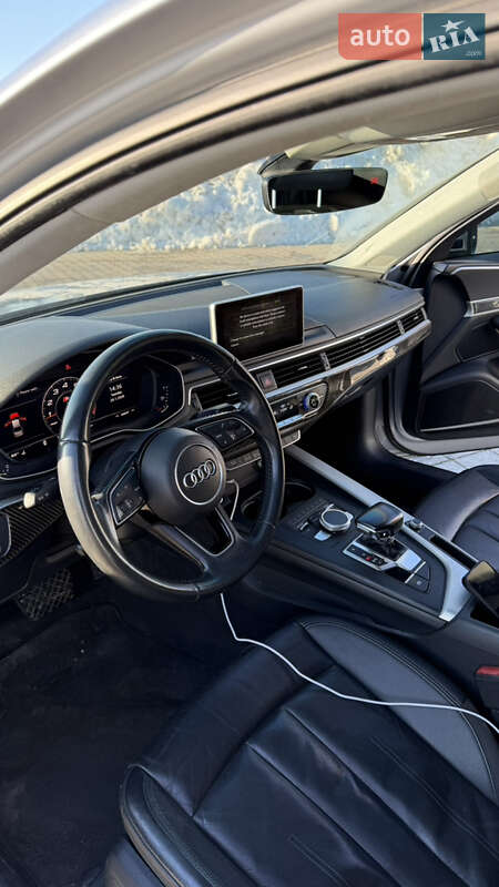 Седан Audi A4 2018 в Львові