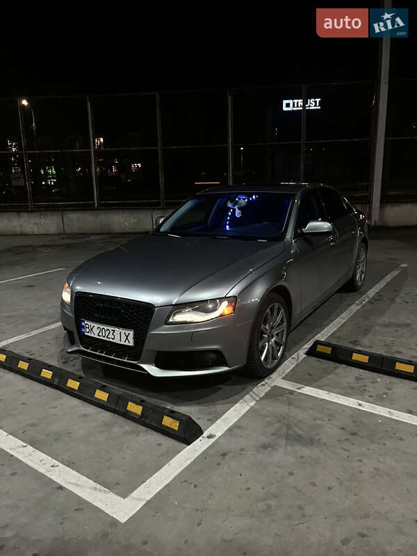 Седан Audi A4 2011 в Ровно