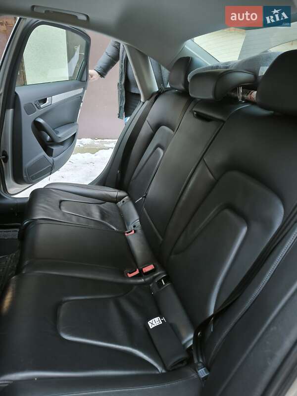 Седан Audi A4 2014 в Львові