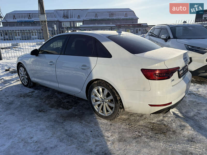 Седан Audi A4 2016 в Киеве