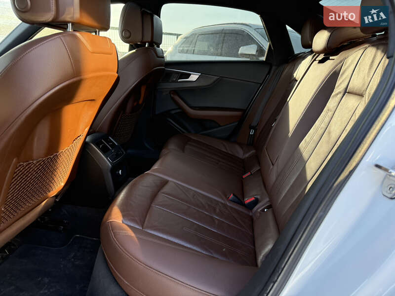 Седан Audi A4 2016 в Киеве