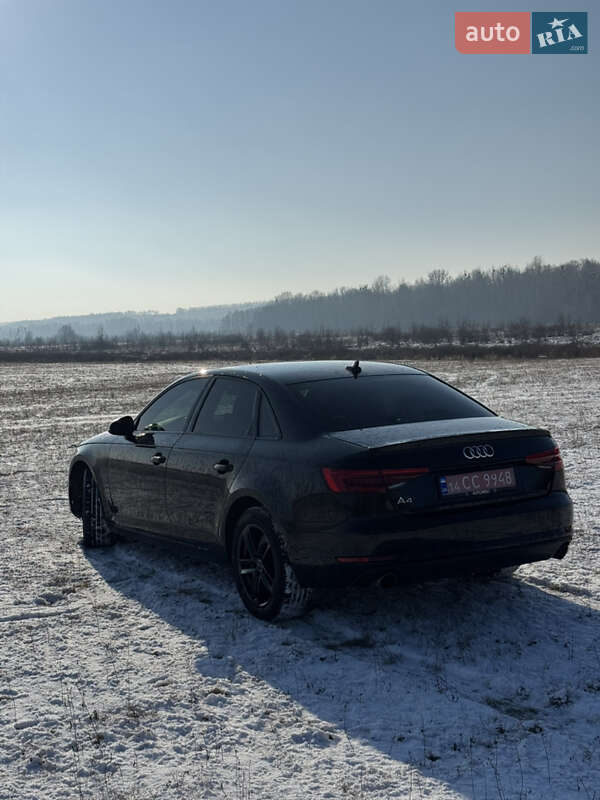 Седан Audi A4 2017 в Полтаві