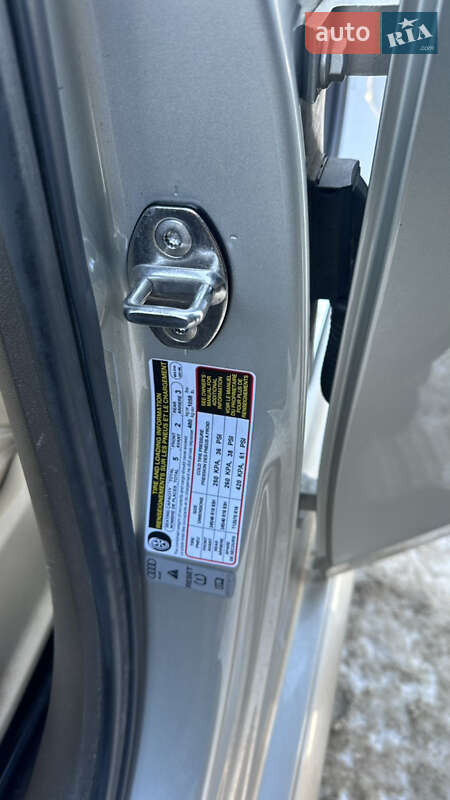 Седан Audi A4 2014 в Чернігові