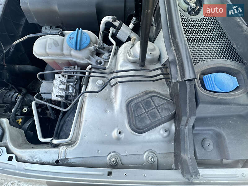 Седан Audi A4 2014 в Чернігові