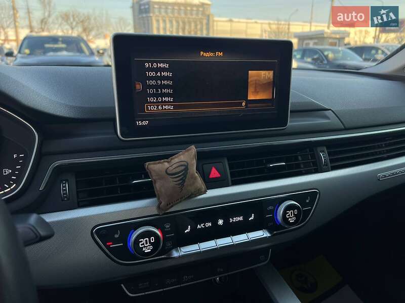 Седан Audi A4 2017 в Ивано-Франковске