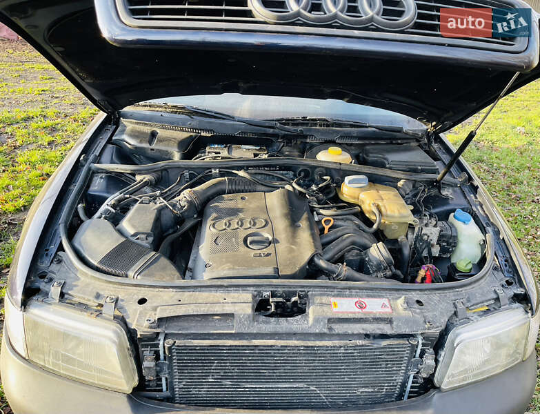 Седан Audi A4 1998 в Бурштині