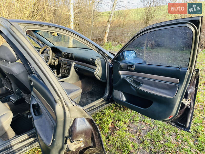 Седан Audi A4 1998 в Бурштині