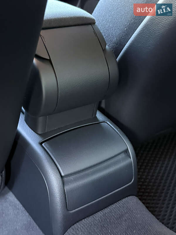 Седан Audi A4 2005 в Днепре