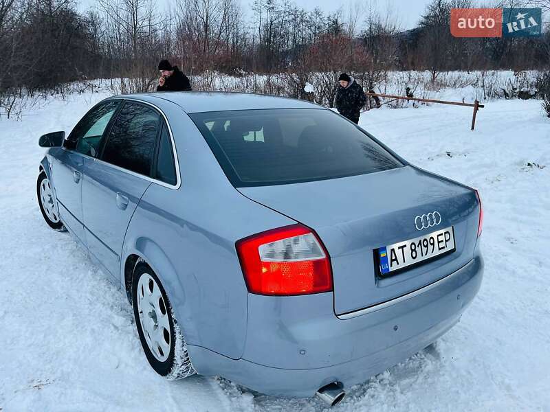 Седан Audi A4 2004 в Надворной