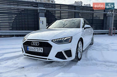 Седан Audi A4 2022 в Киеве