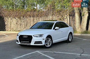 Седан Audi A4 2017 в Полтаве