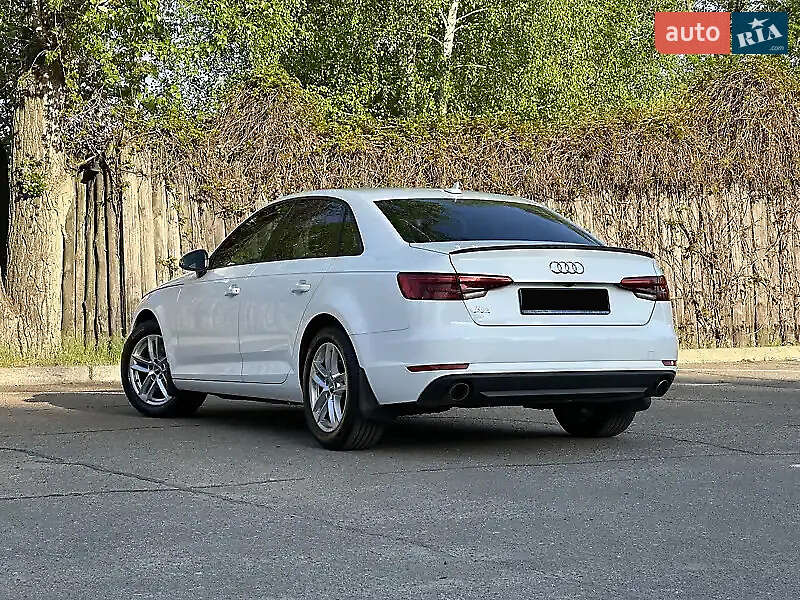 Седан Audi A4 2017 в Полтаве