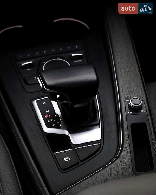 Седан Audi A4 2018 в Сумах