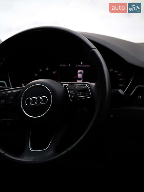 Седан Audi A4 2018 в Сумах