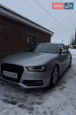 Седан Audi A4 2014 в Звягеле