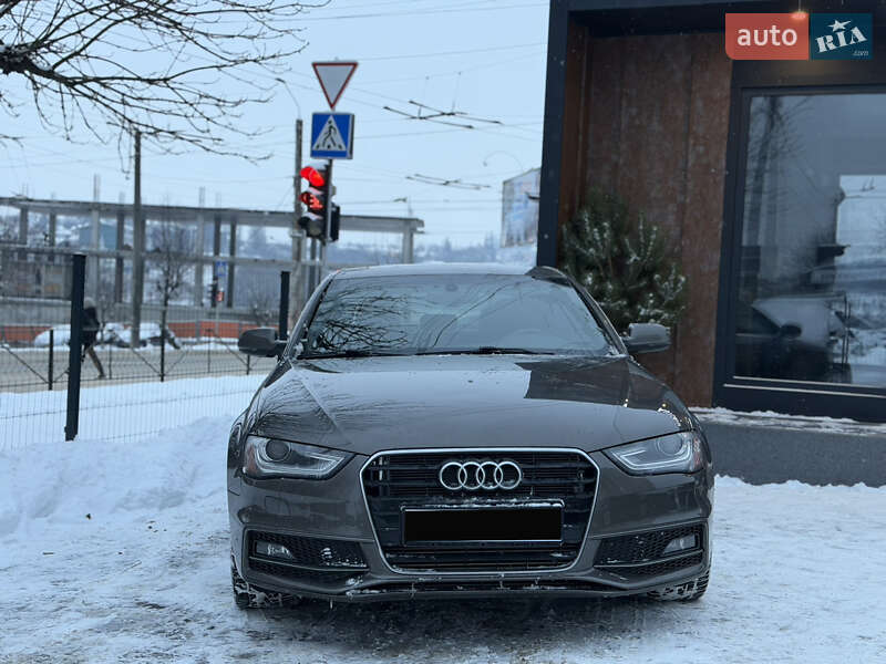 Седан Audi A4 2014 в Чернівцях