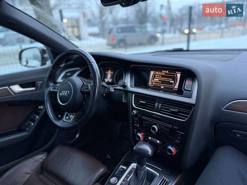 Седан Audi A4 2014 в Чернівцях