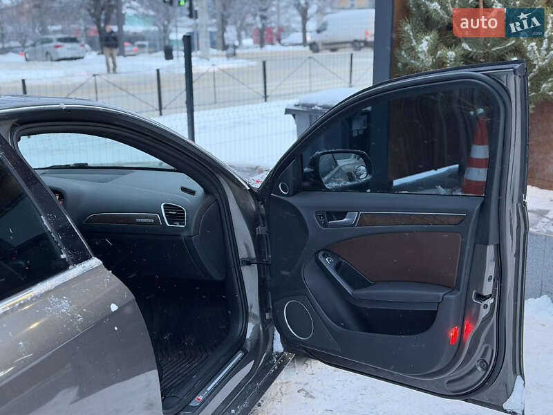 Седан Audi A4 2014 в Чернівцях