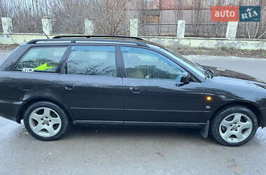 Універсал Audi A4 1997 в Чернівцях
