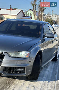 Седан Audi A4 2014 в Львове